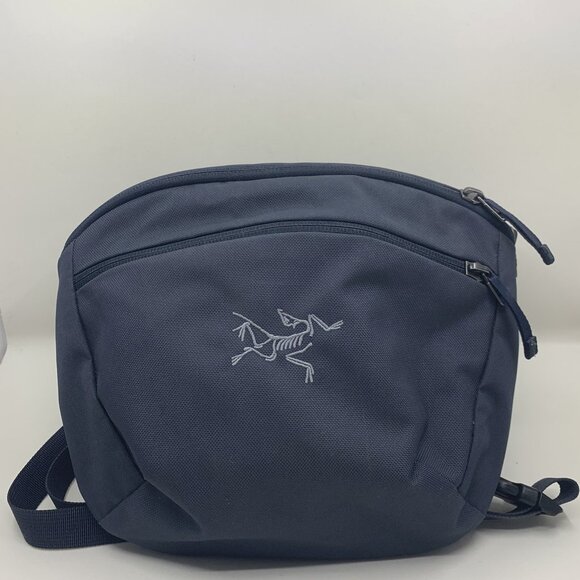 Arc'teryx Mantis 2 Waistpack/Crossbody Bag - Discontinued Grey Color - Picture 1 of 9